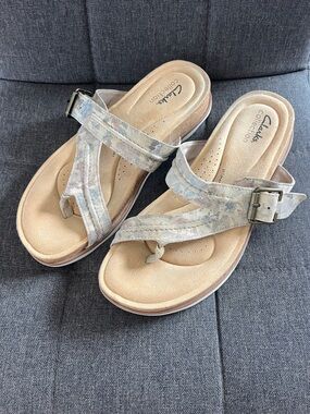 Clarks “Brynn Madi” Floral Thong Strap Sandals size 9